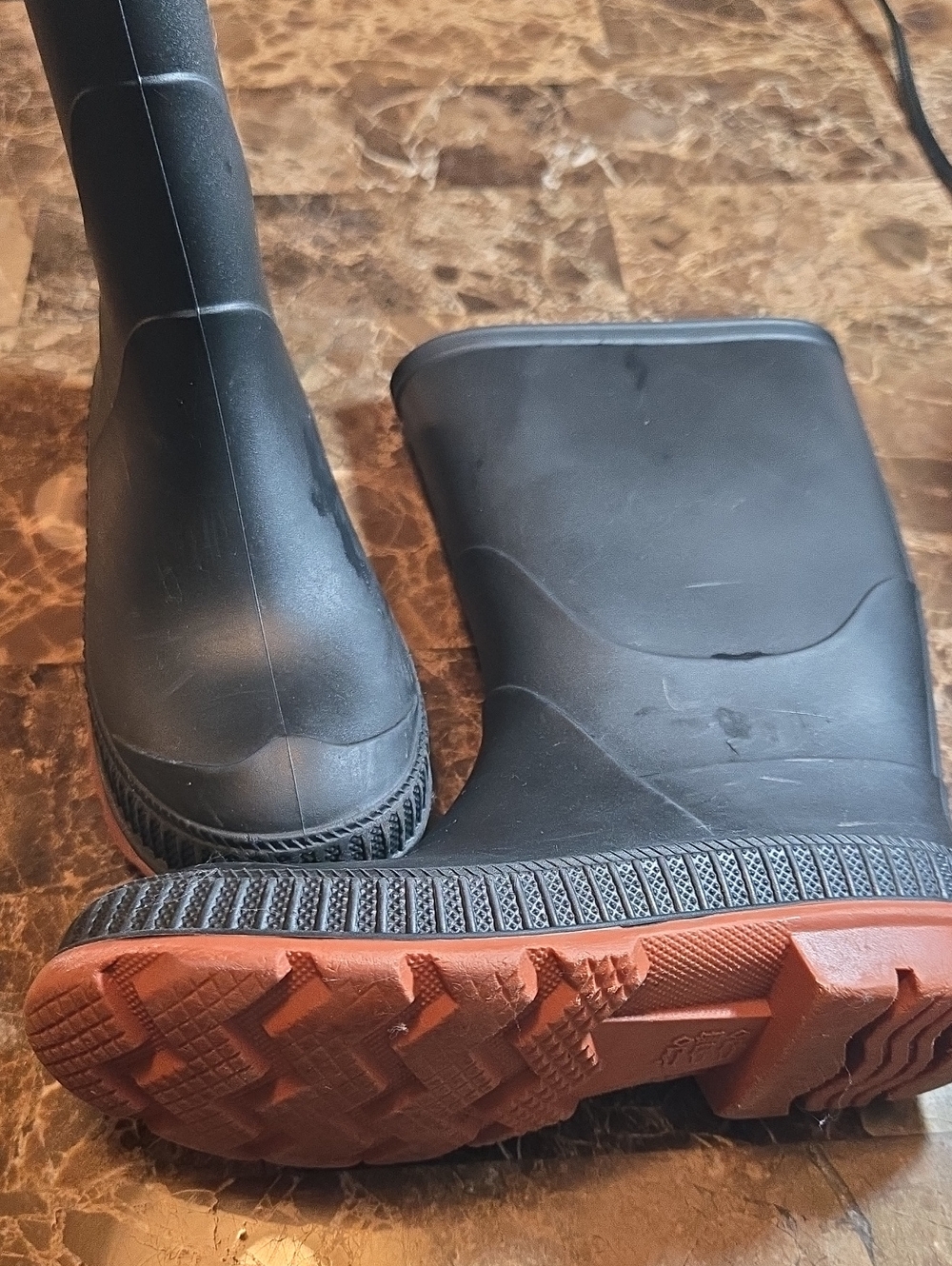 Black rubber rain boots child size 11-12